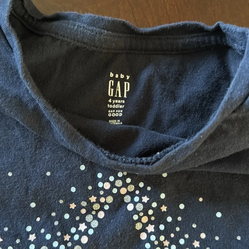 Gap Kids Girl’s Tee Bundle Of 4 Embellished Size 4-5